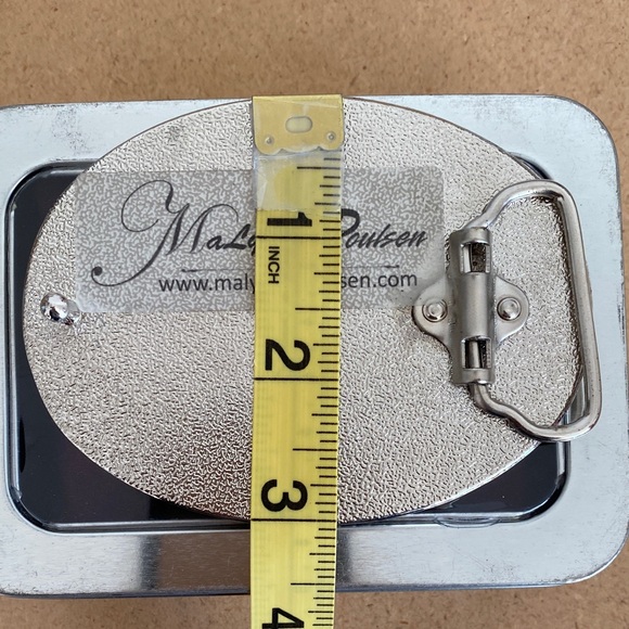 Wolf Design Belt Buckle by MaLynda Poulson - Picture 3 of 6